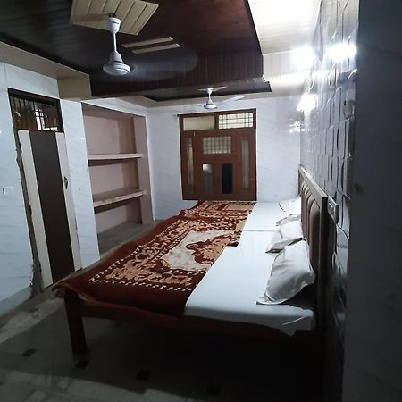 Subhadra Guest House Матхура Экстерьер фото