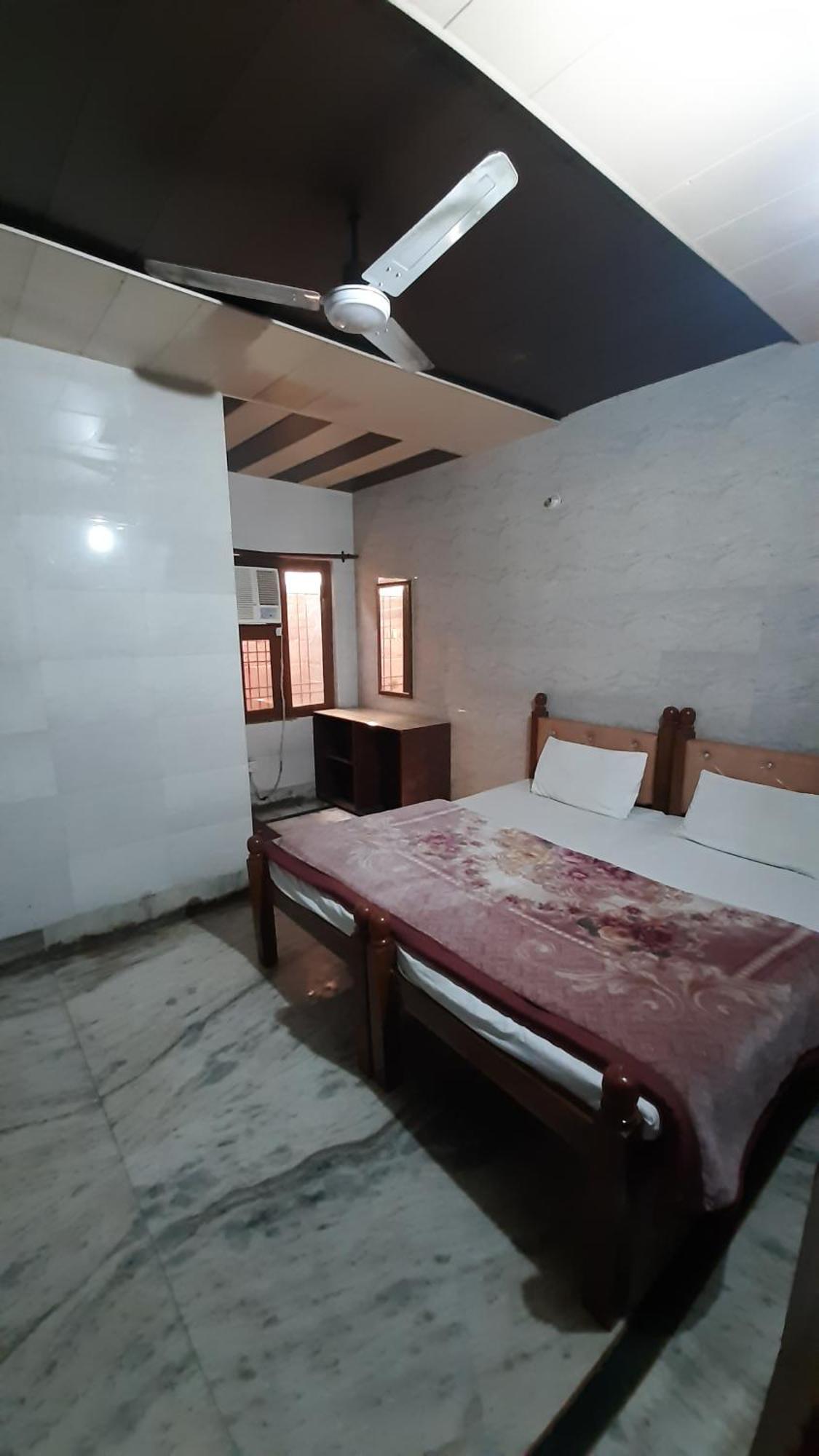 Subhadra Guest House Матхура Номер фото