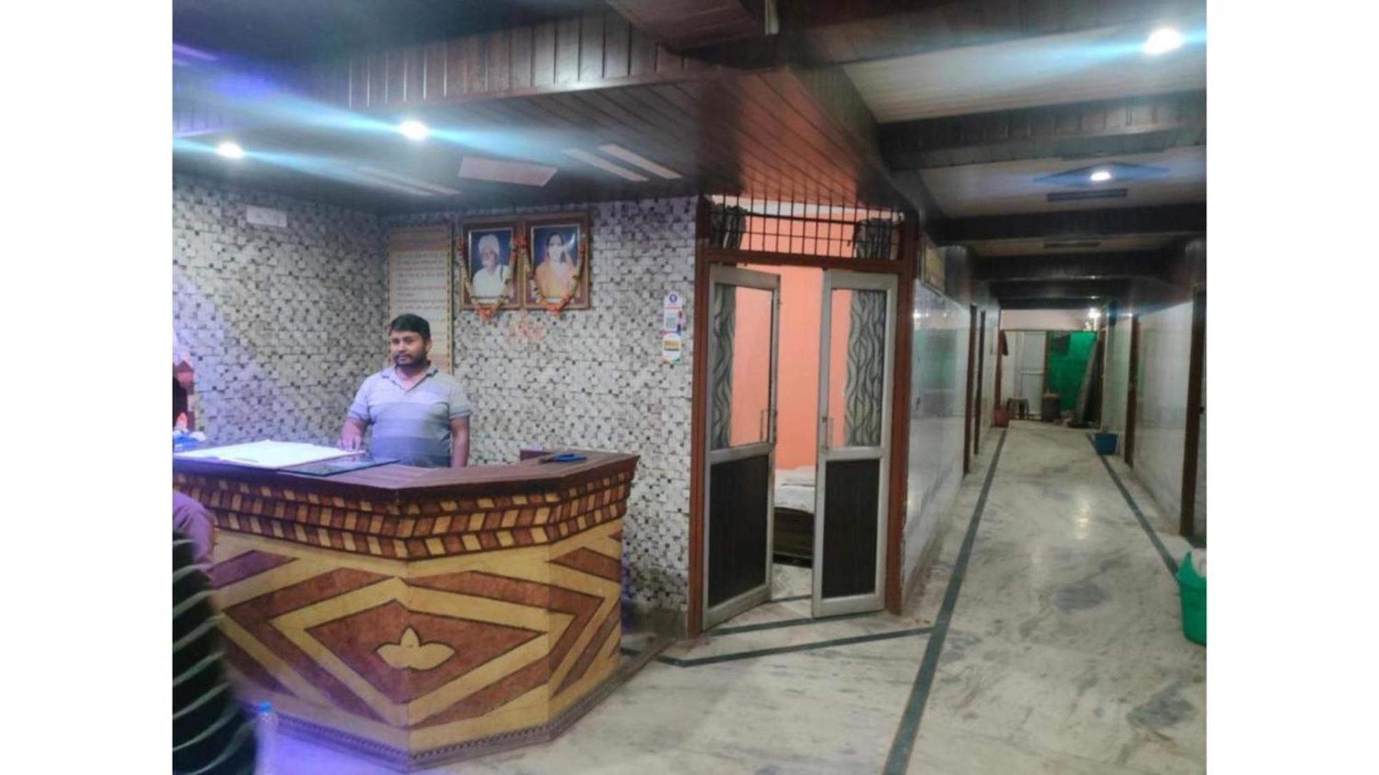 Subhadra Guest House Матхура Экстерьер фото