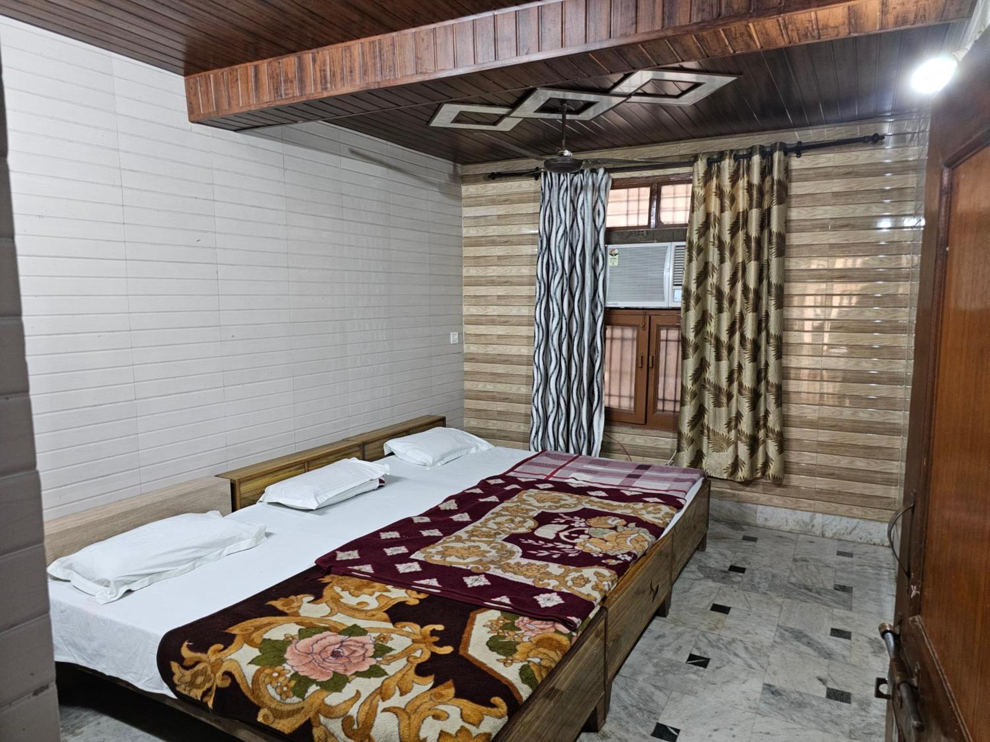 Subhadra Guest House Матхура Номер фото