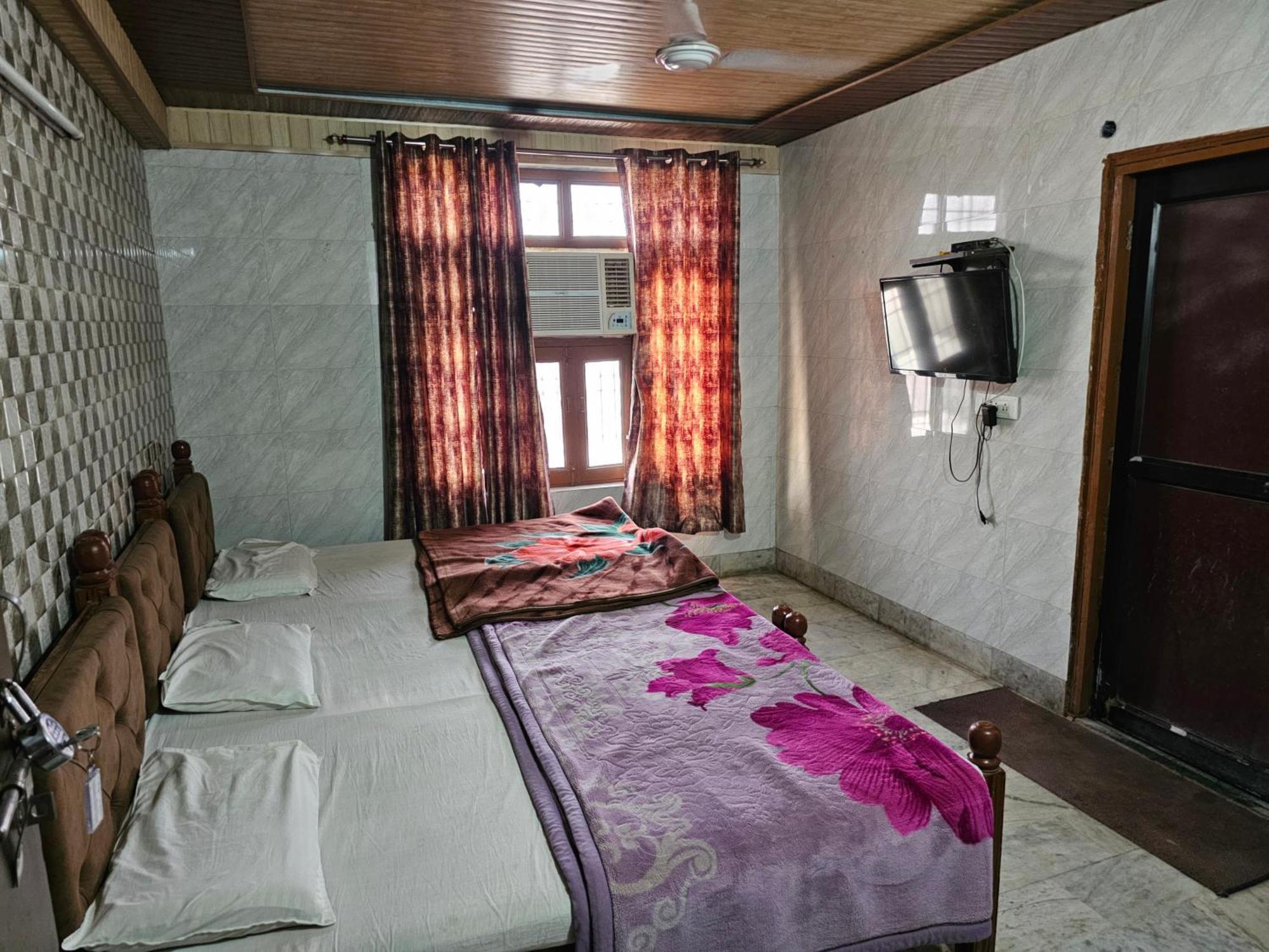 Subhadra Guest House Матхура Номер фото