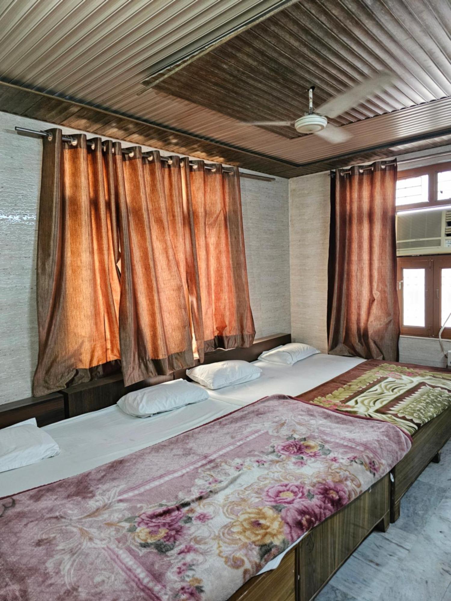 Subhadra Guest House Матхура Номер фото