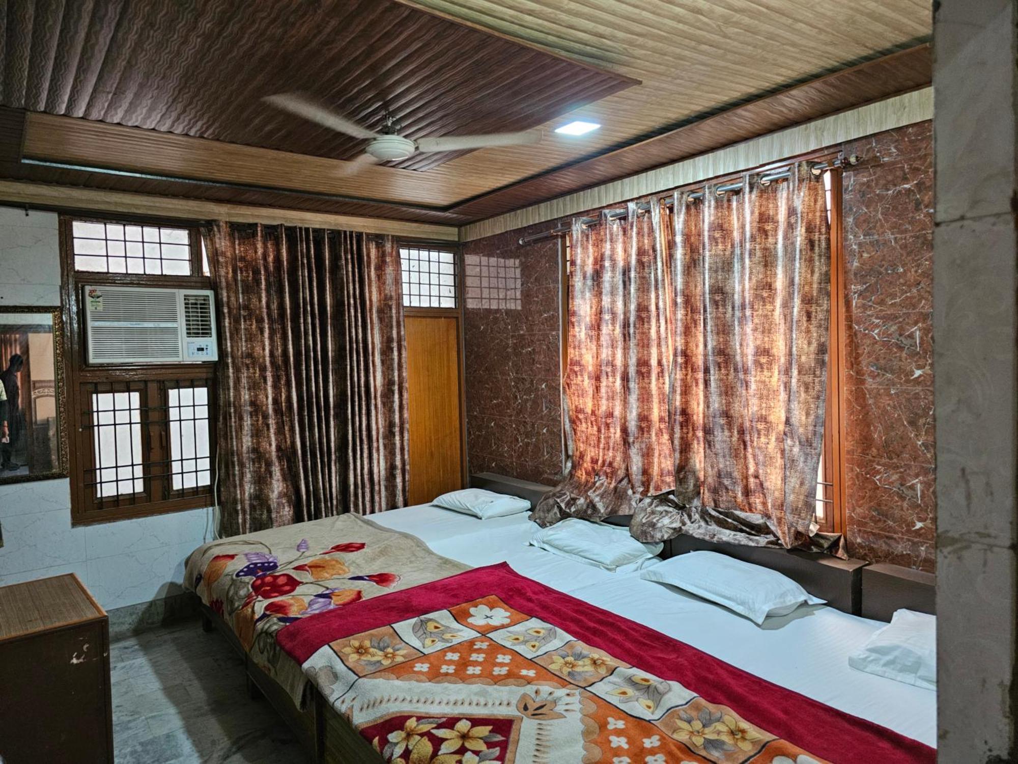 Subhadra Guest House Матхура Номер фото