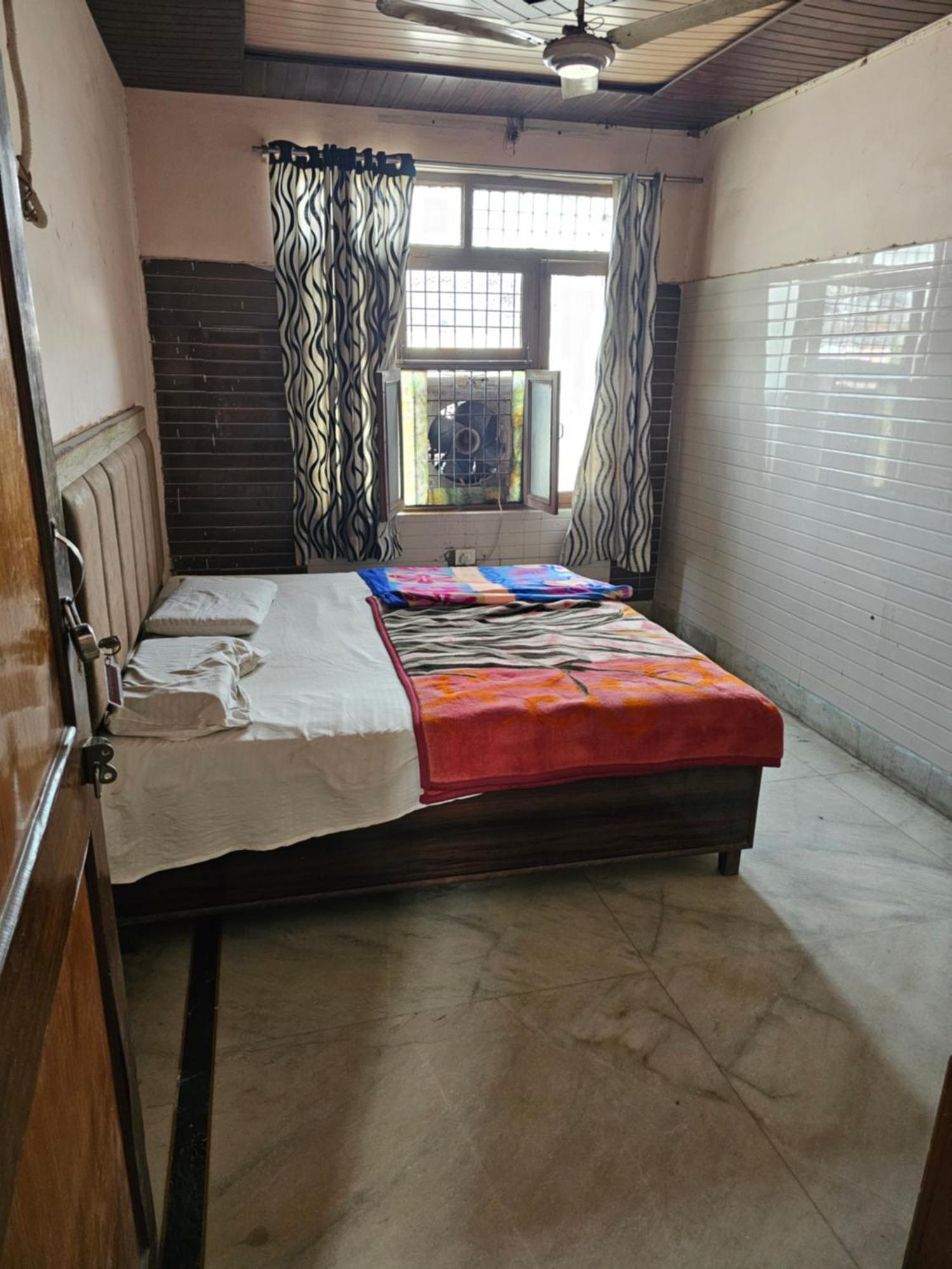 Subhadra Guest House Матхура Номер фото