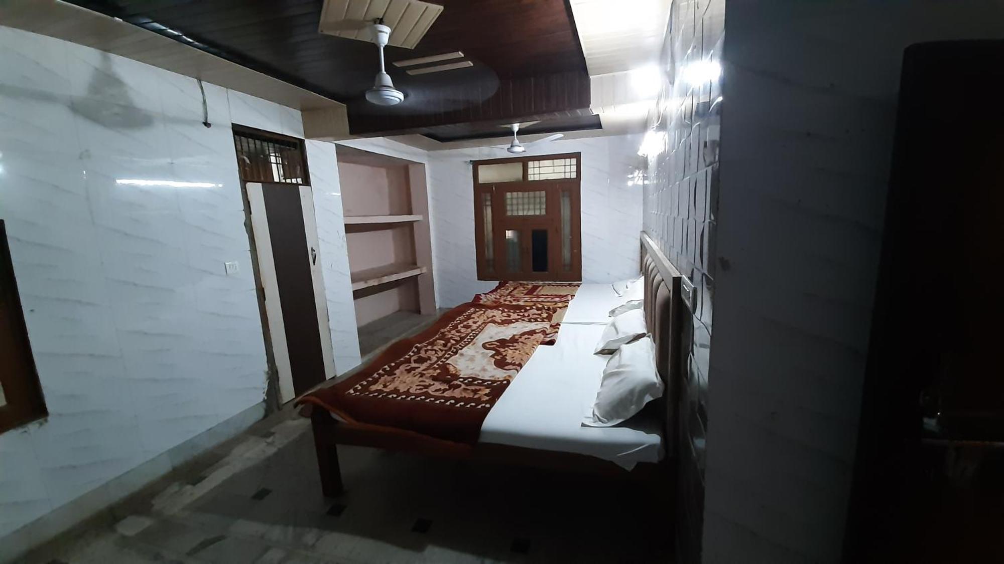 Subhadra Guest House Матхура Экстерьер фото